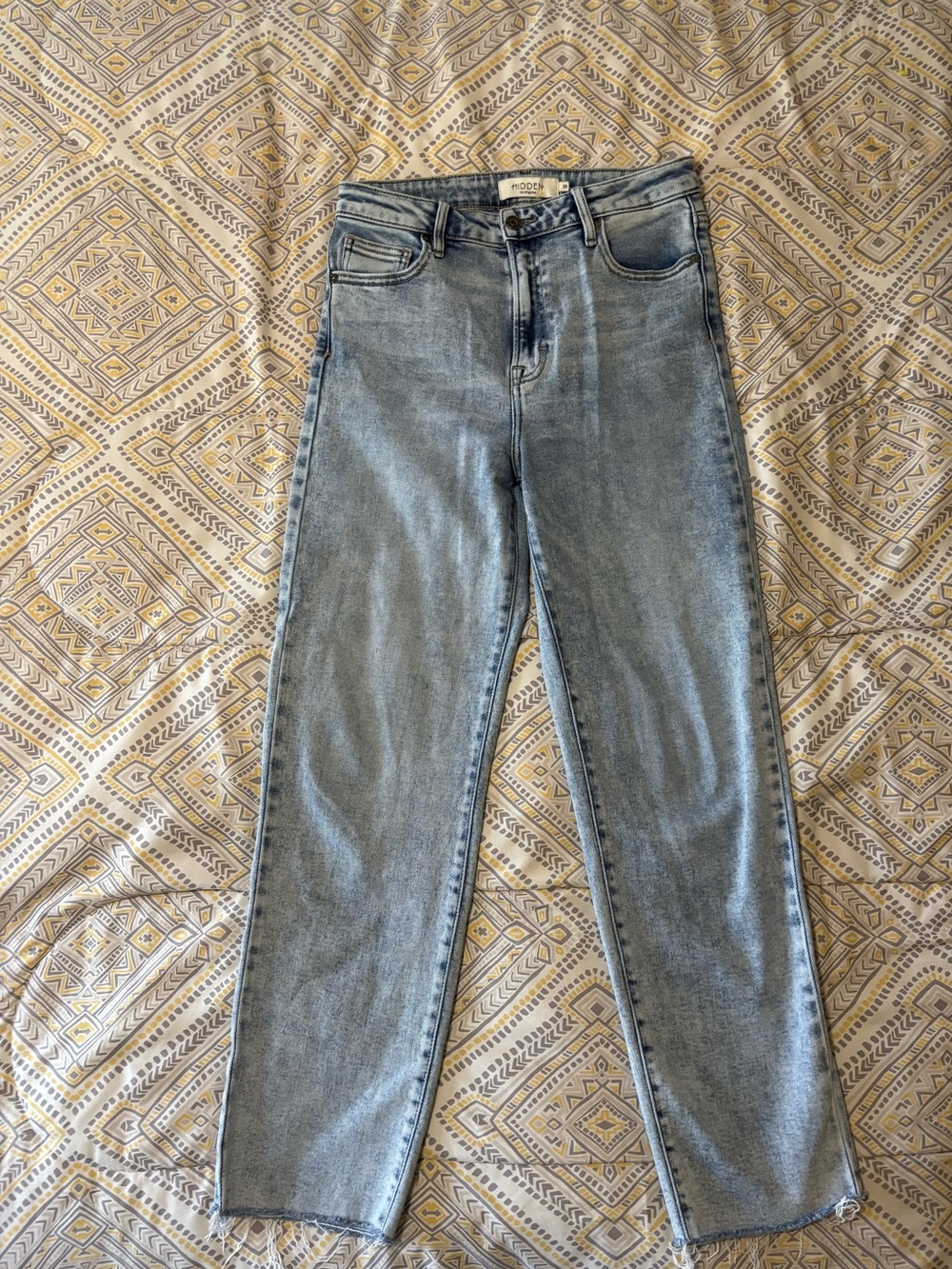 Hidden Women's Light Blue Straight Leg, Frayed Jeans (size 28)
